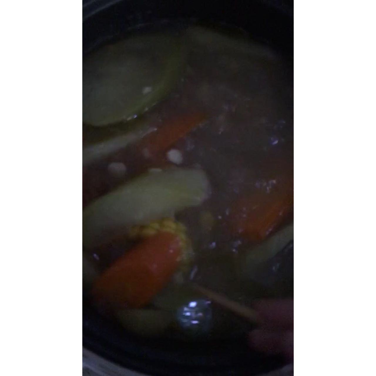 青红萝卜粟米煲猪骨汤(润肺止咳老火汤)