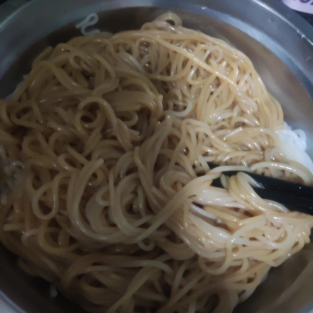 家常面｜简单又好吃的😋葱油拌面