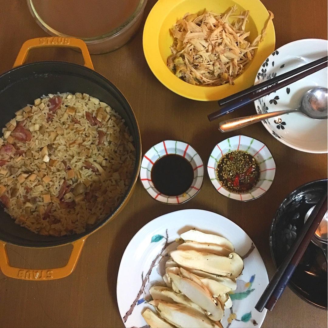 松茸腊肠焖饭