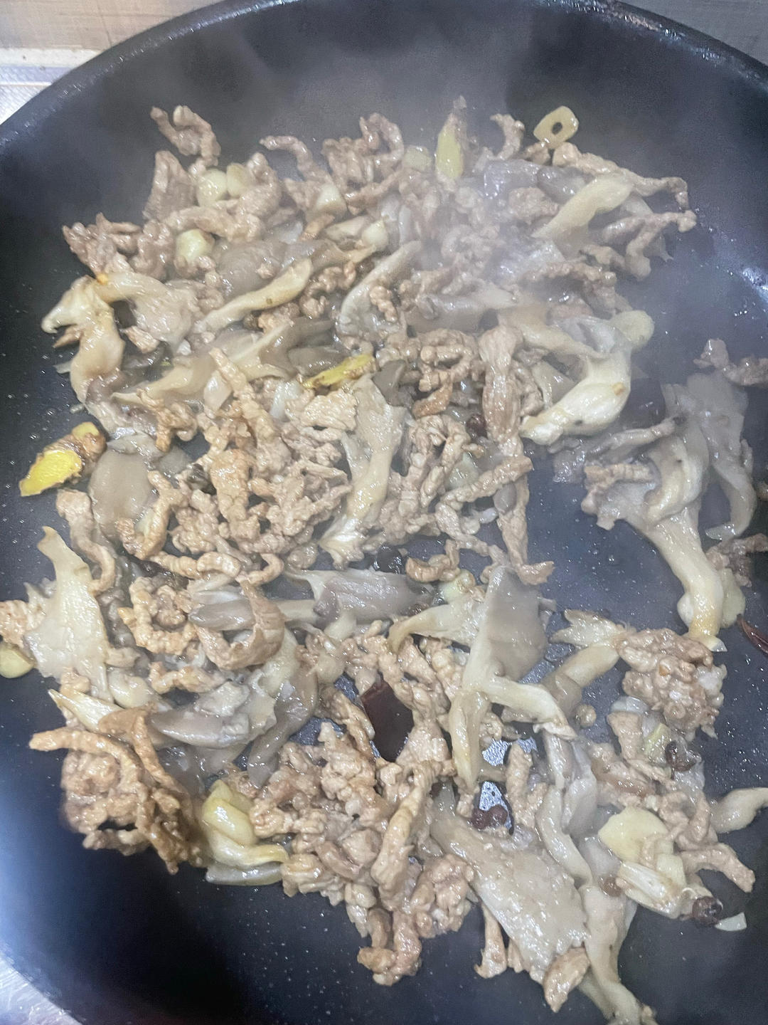 平菇炒肉 上班带饭版的做法 步骤7