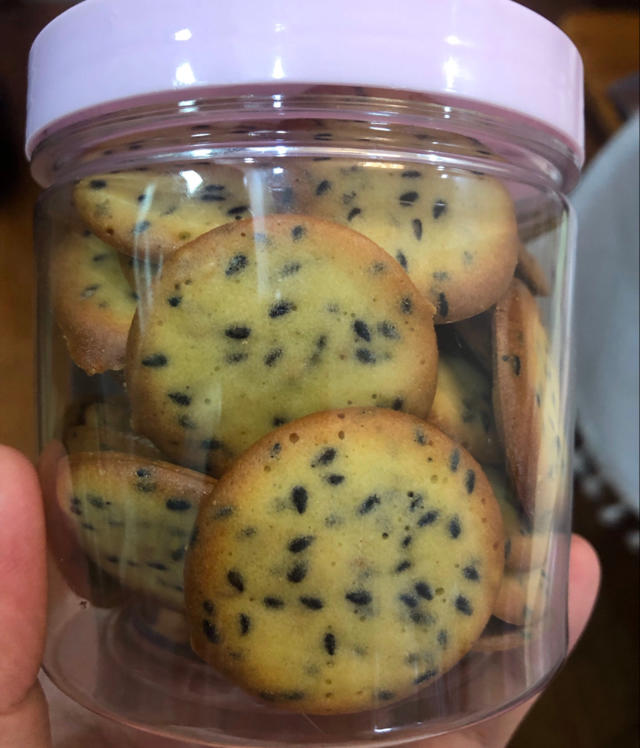 小时候的味道 — 芝麻鸡蛋薄脆饼干