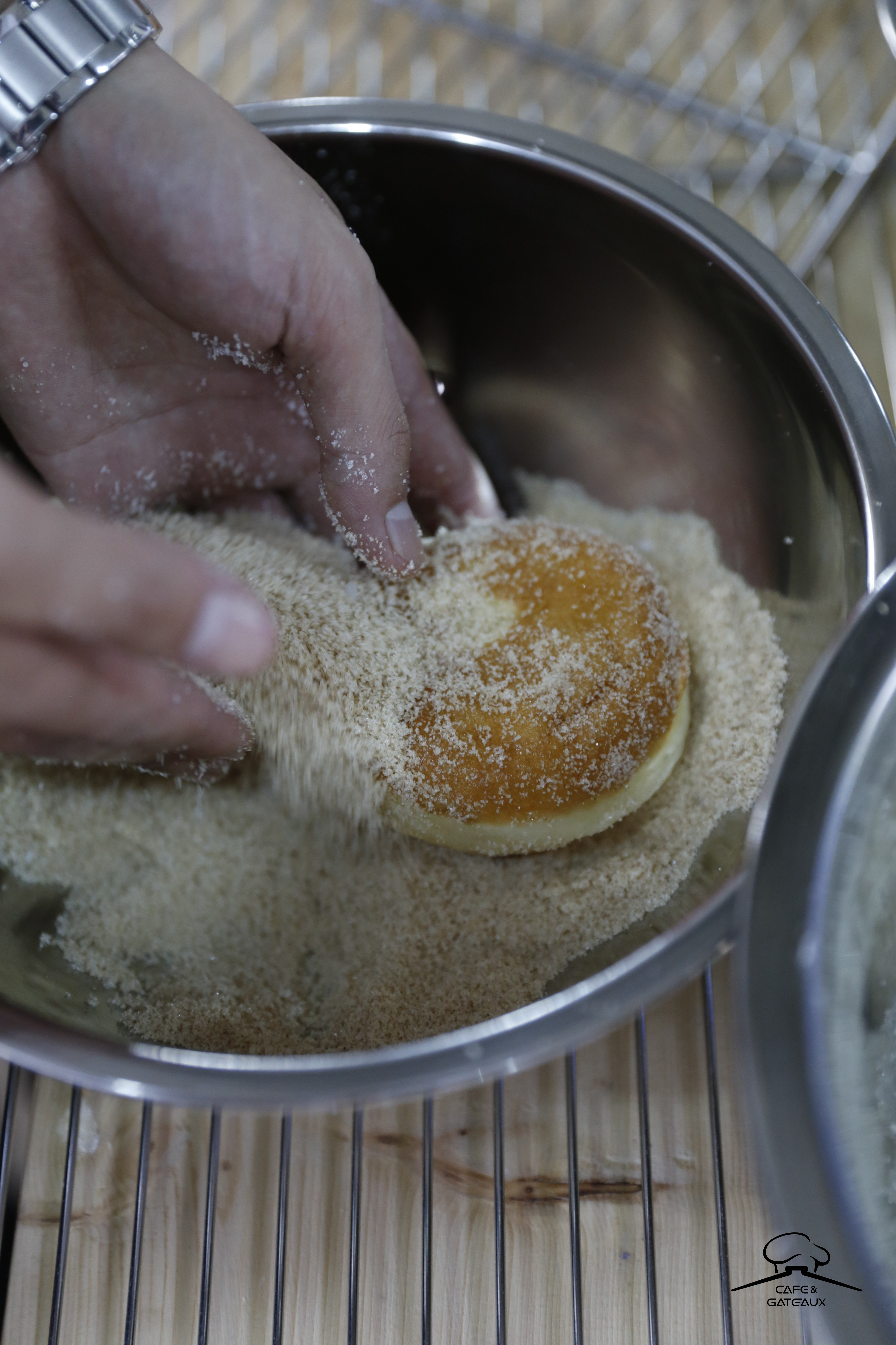 一个油锅就能搞定的超简单甜甜圈的做法 步骤13