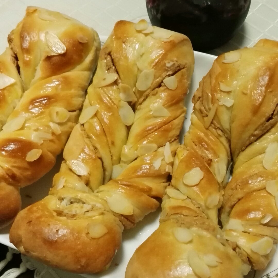 杏仁奶油软排包