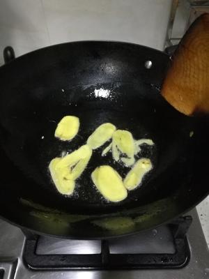 催乳汤——木瓜花生煲猪尾汤的做法 步骤1