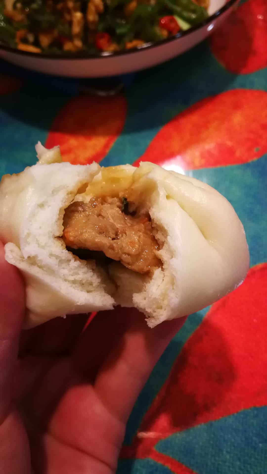 松软多汁的肉包子