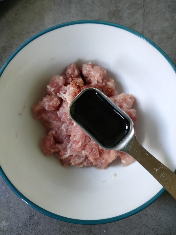 青菜豆腐肉丸汤的做法 步骤2