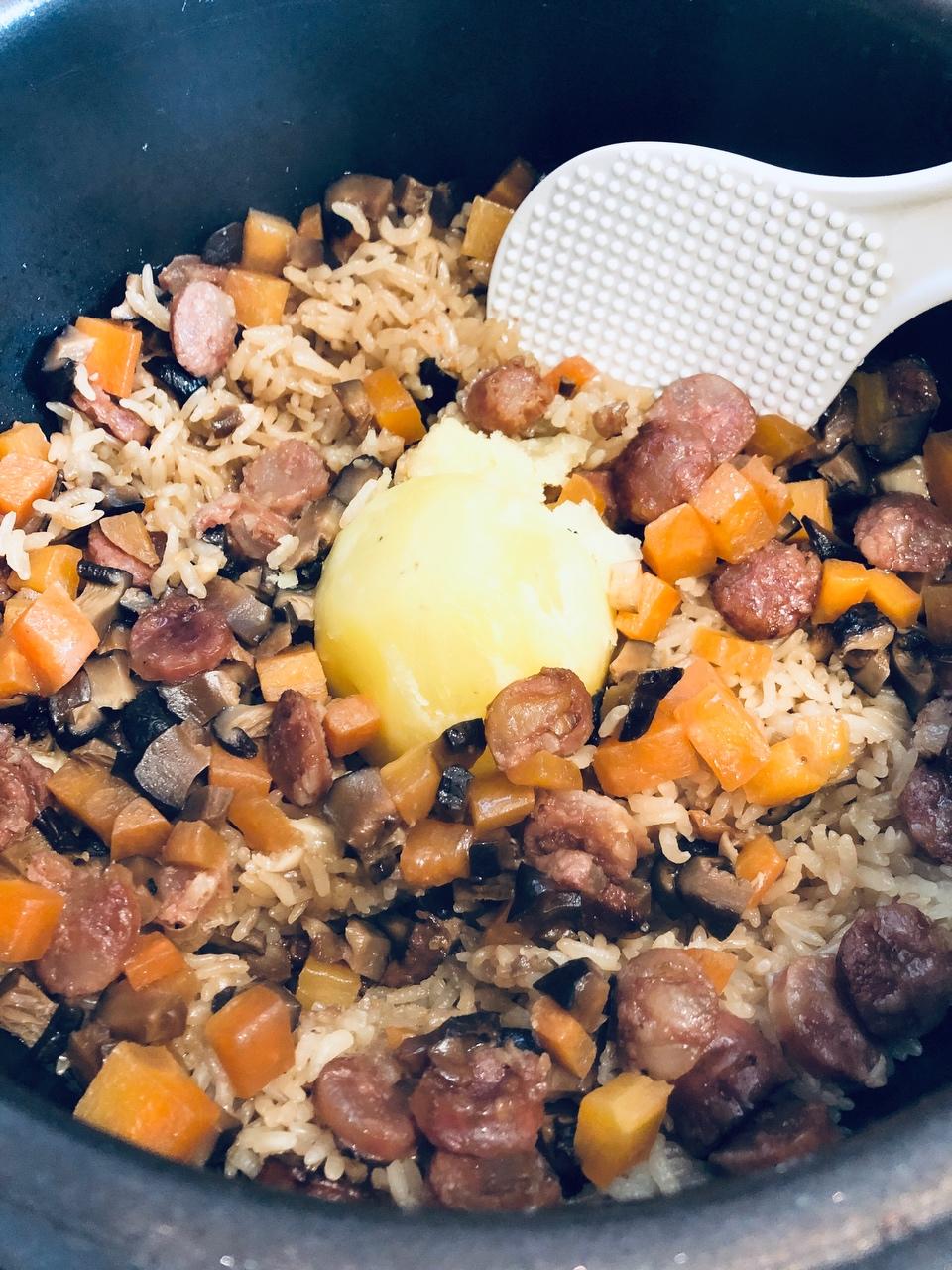 煲仔饭（电饭煲简单美味）的做法