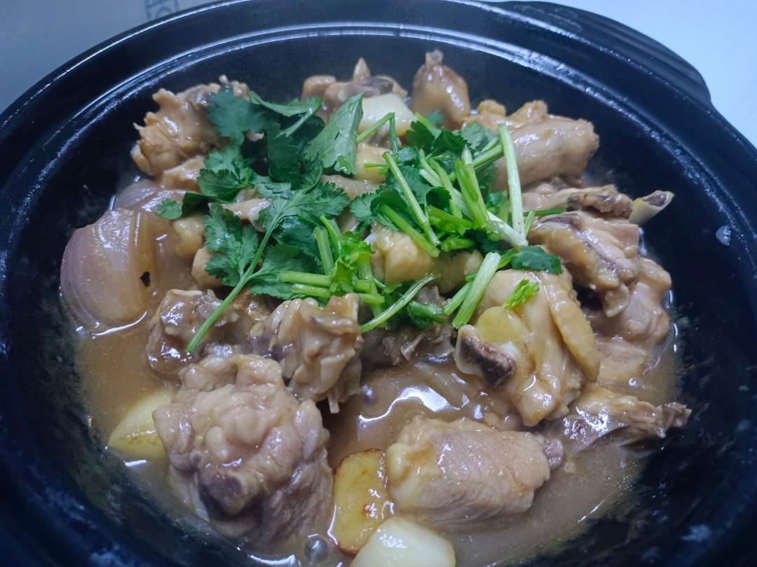 香味十足的沙姜鸡煲