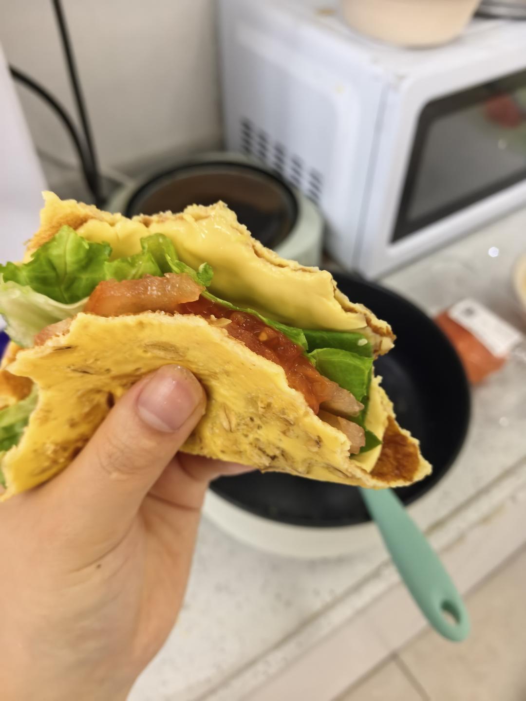 燕麦片鸡蛋饼 无面粉 三明治
（低GI不用面粉！）