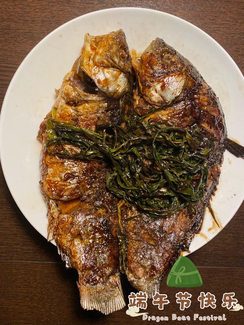 葱烤鲫鱼