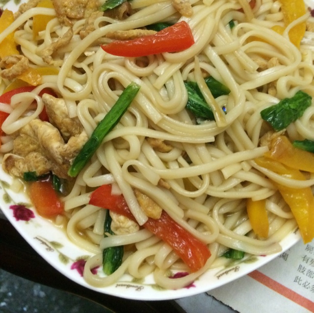 酱油杂菜炒面（升级版）(Fried Noodles with Vegetables in Soy Sauce)