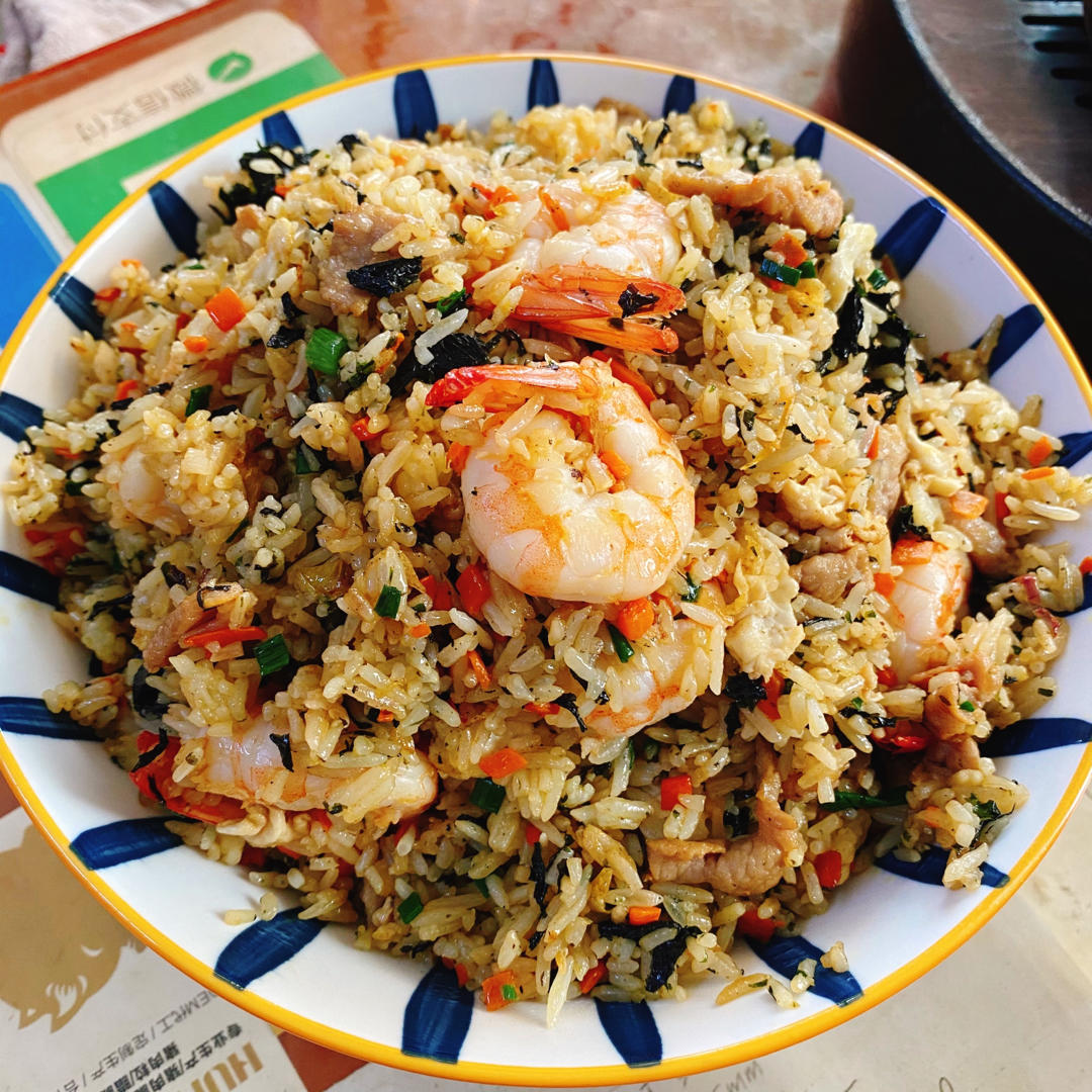 肥妹在这做的紫菜虾仁炒饭主食