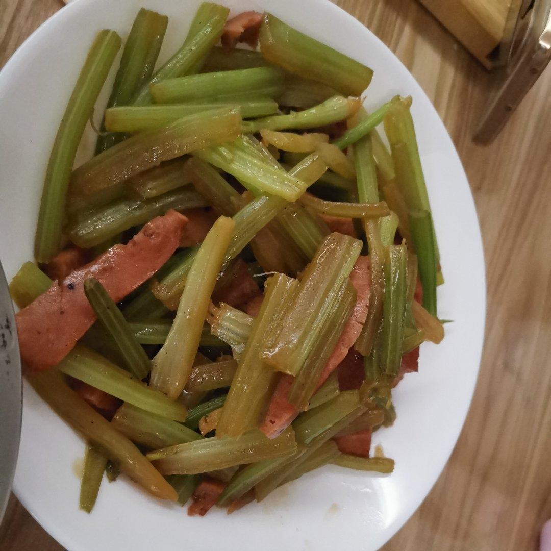 芹菜炒火腿
