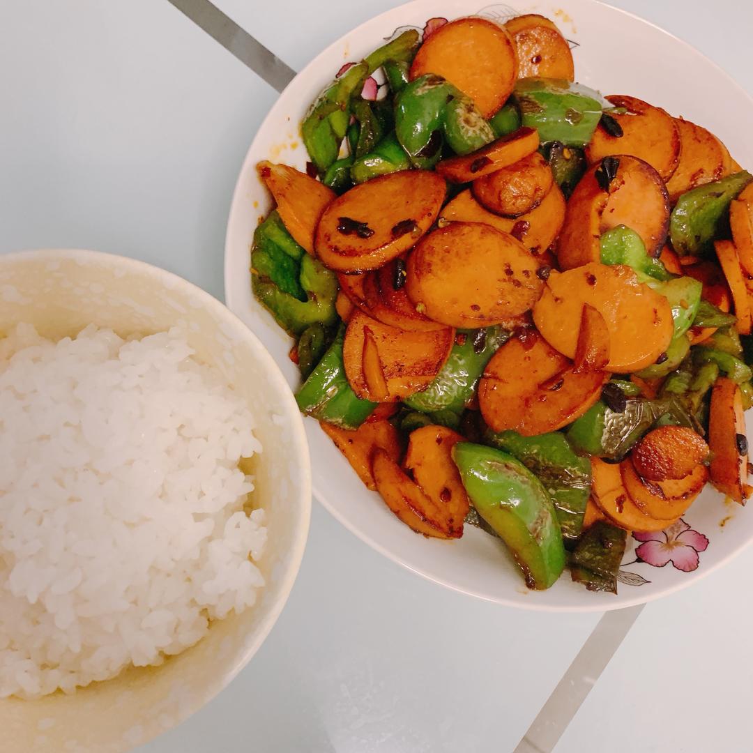 老干妈版青椒炒火腿肠