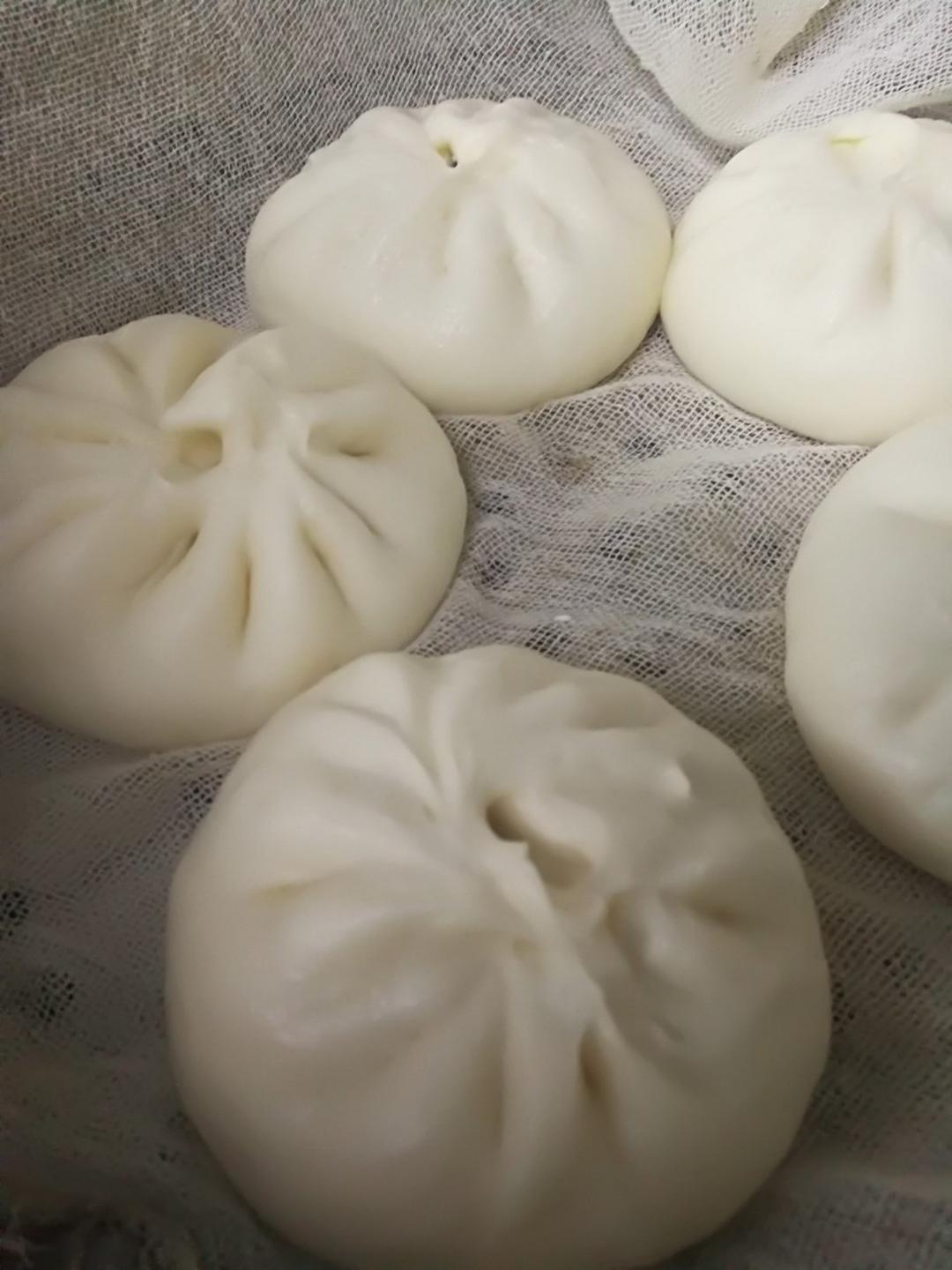 松软多汁的肉包子