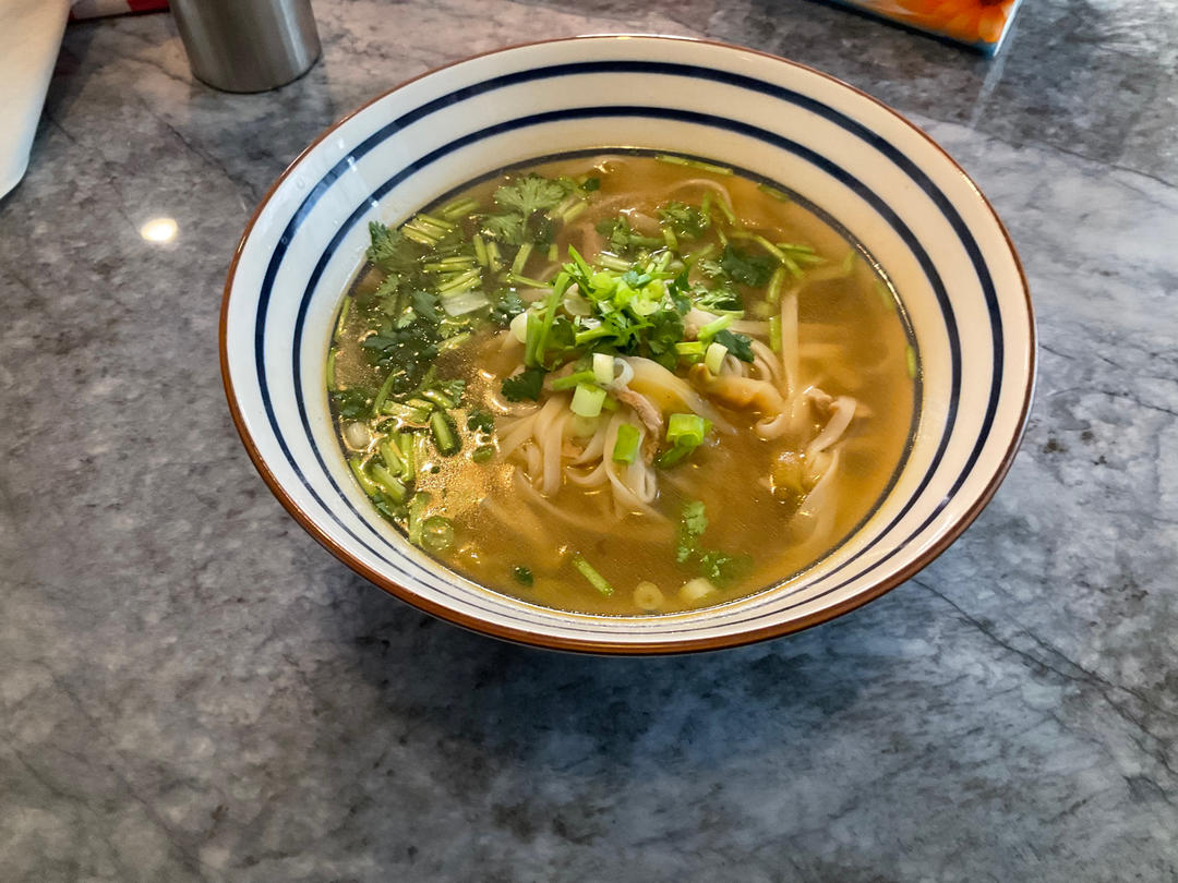 多少次早起就为了这一口——榨菜肉丝面