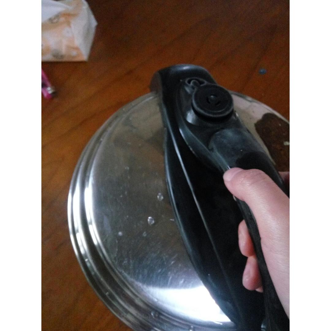 如何去除锅表面的顽固污垢（超级实用）