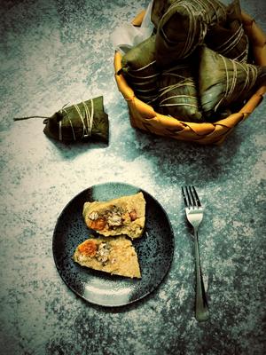 排骨《五花肉》板栗咸蛋海鲜粽，附上包粽子视频的做法 步骤11
