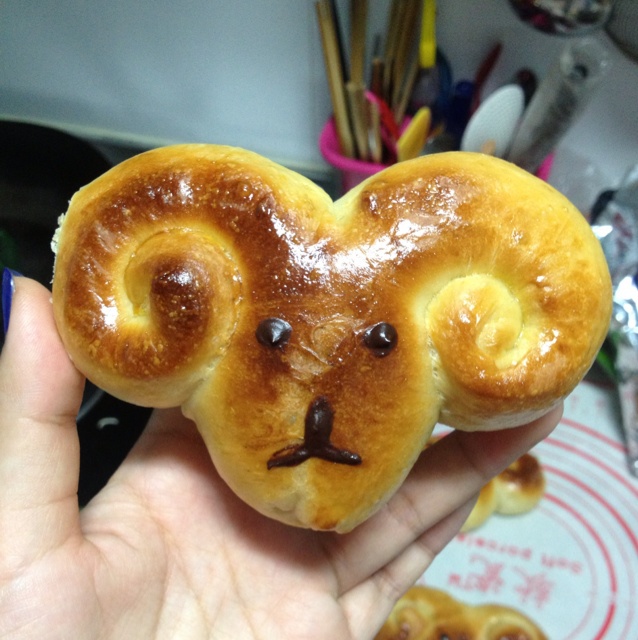 啦啦啦啦张亦嘉做的羊咩咩面包