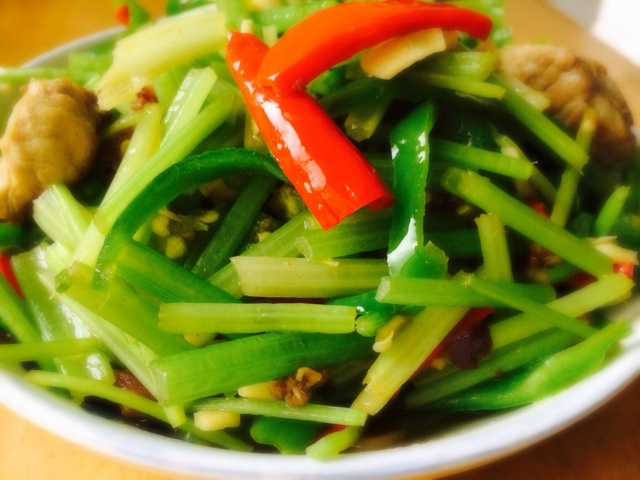 芹菜炒排骨