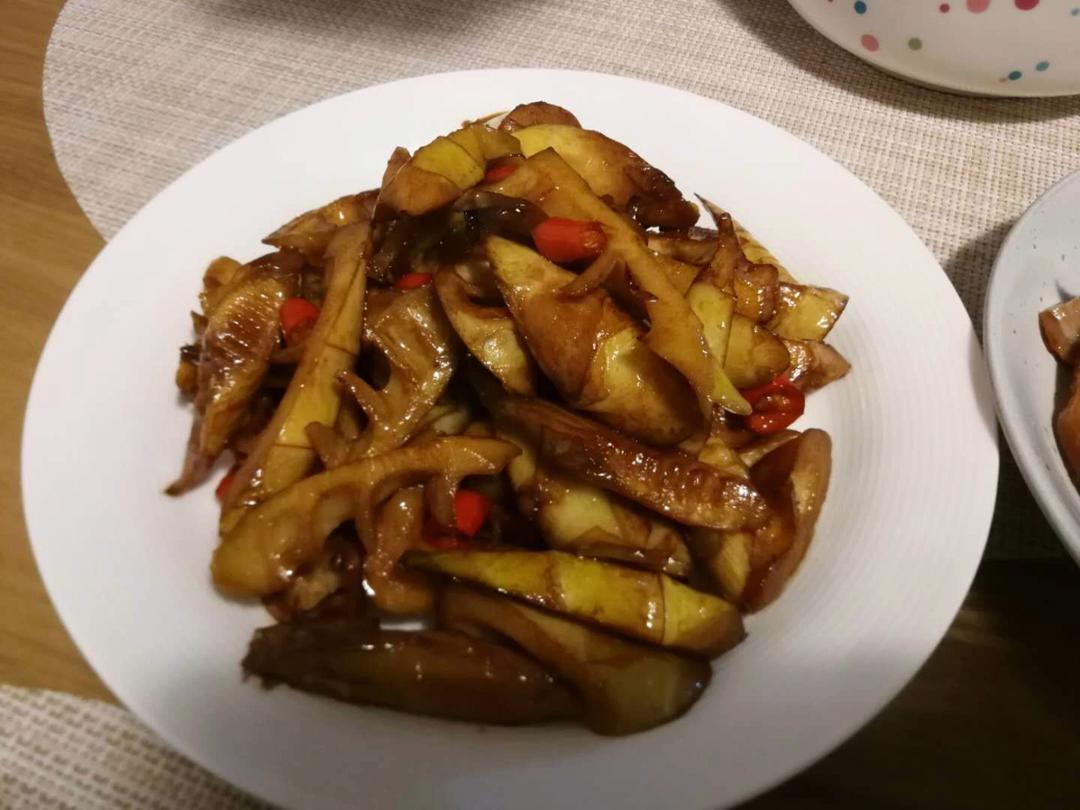 一个人能吃两盘的油焖笋
