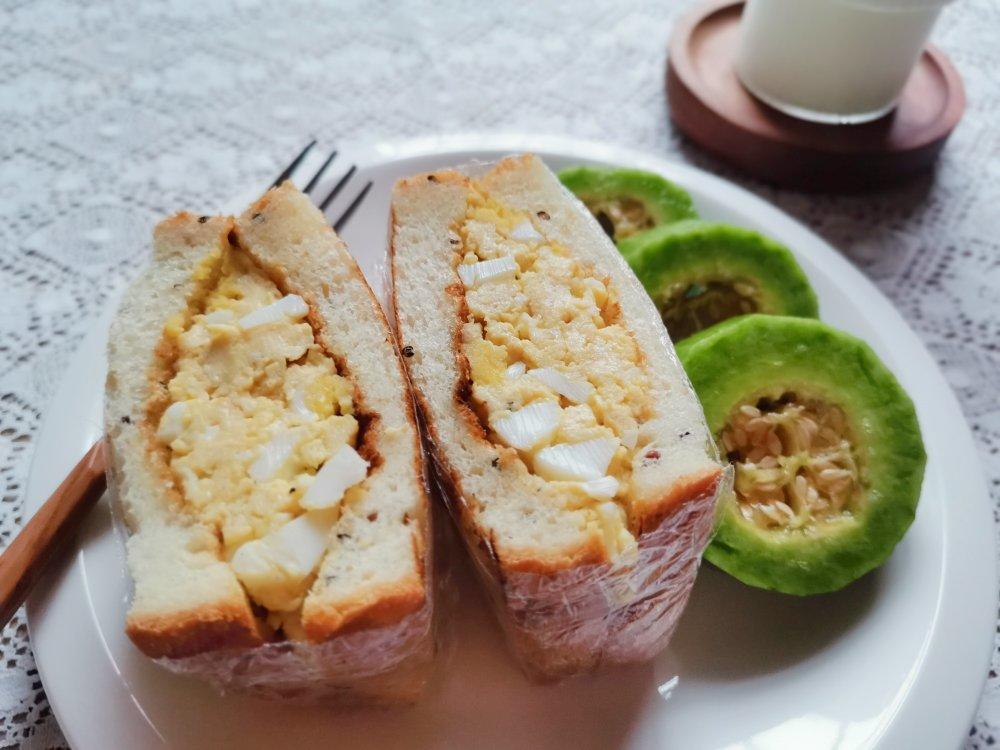 两种做法鸡蛋的日式鸡蛋三明治【低脂和风】