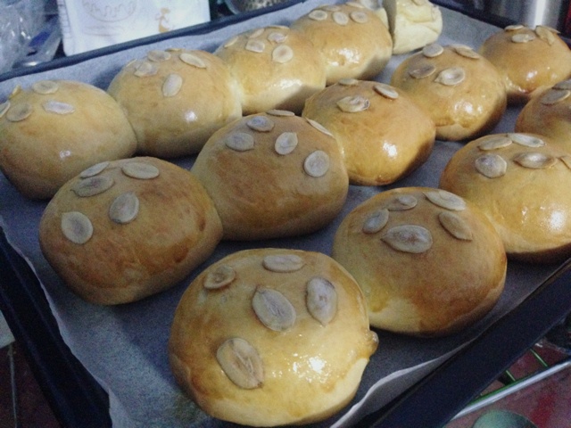 大人小孩都爱不释口的【蜂蜜牛奶小餐包】