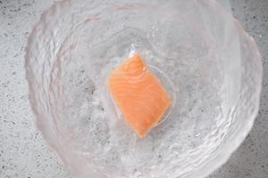 辅食-三文鱼茄汁粒粒面的做法 步骤3