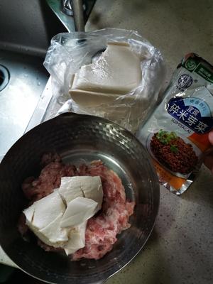 榨菜圆子丝瓜汤的做法 步骤1