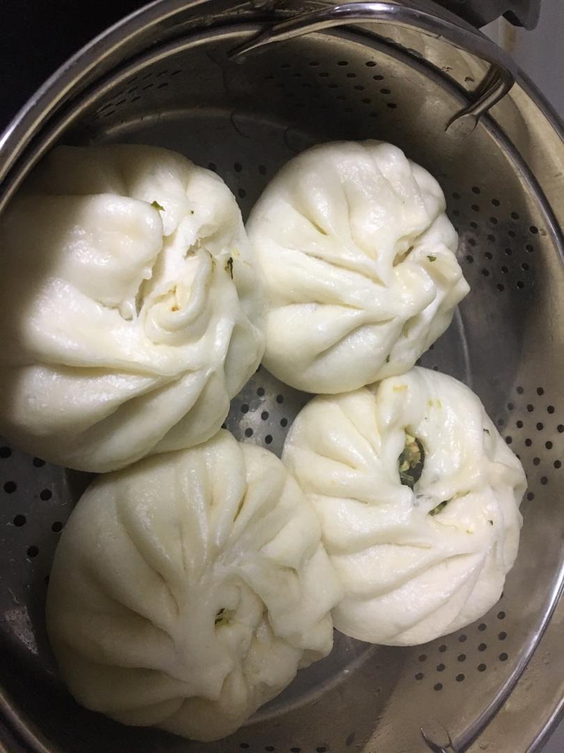 松软的素馅包子