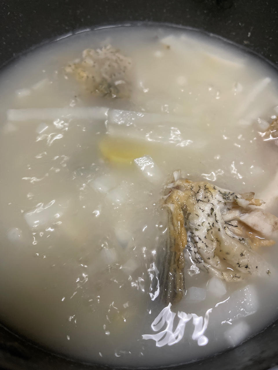 白萝卜丝鲫鱼汤