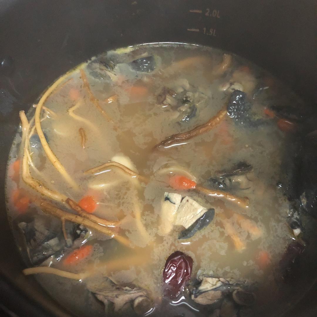 滋补乌鸡汤