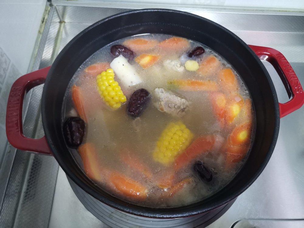 连吃三碗的玉米山药排骨汤