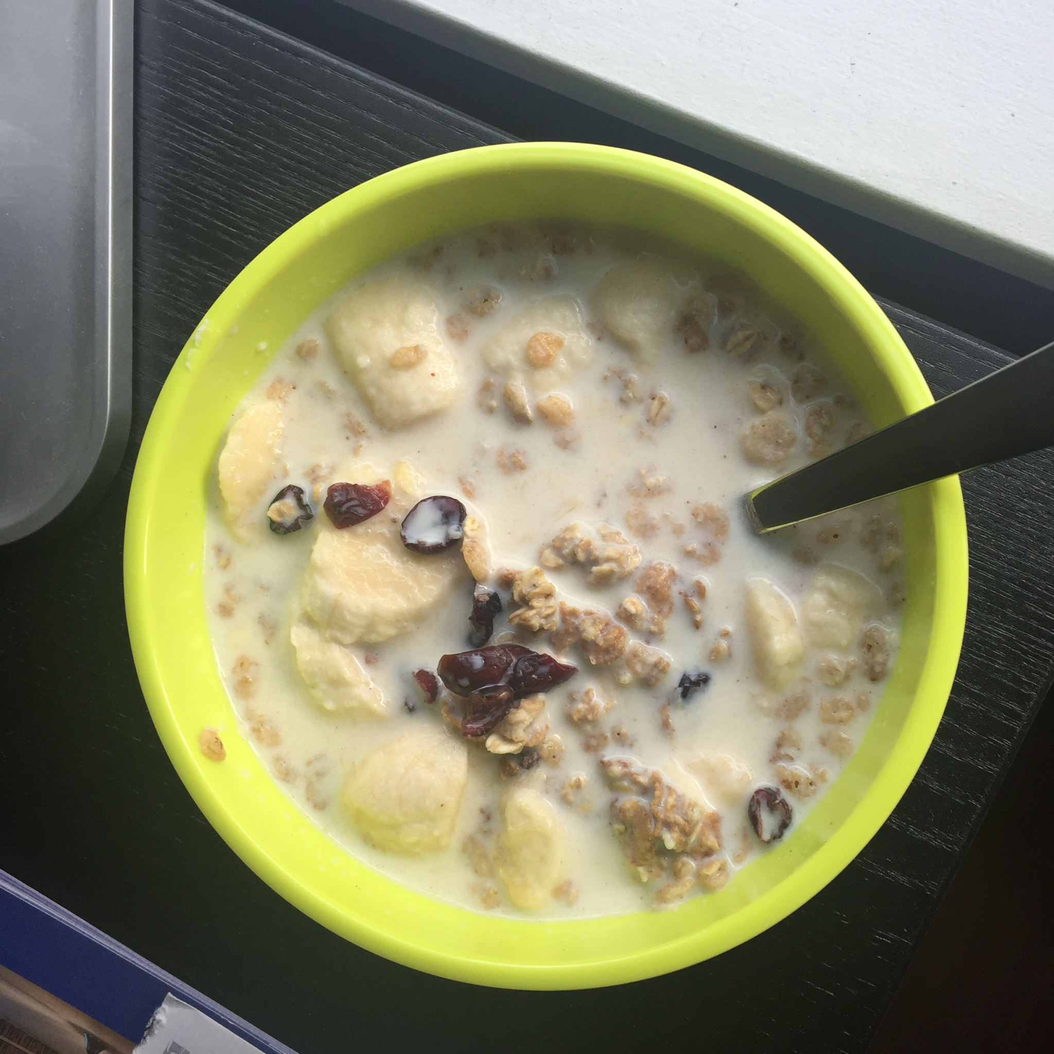 牛奶燕麦泡香蕉（减肥快手早餐）