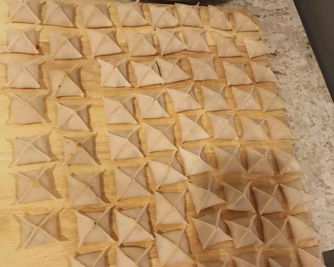 宝宝最爱的鲜虾小星星馄饨的做法