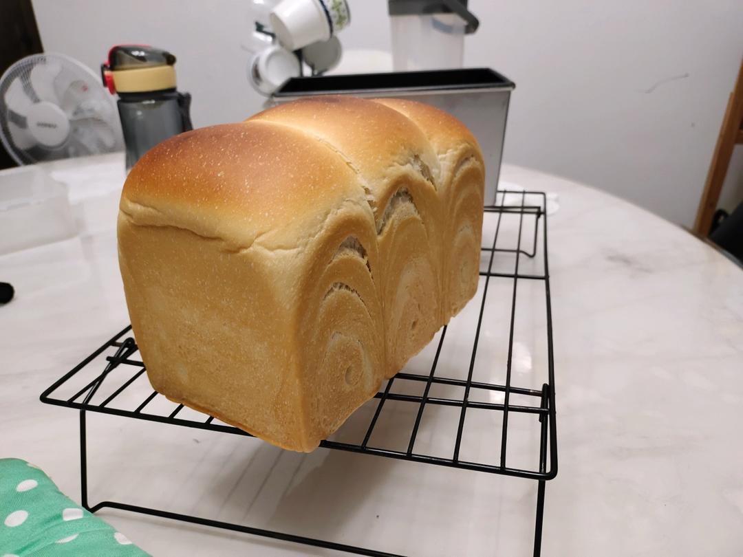 吐司，奶香手撕面包，超级香浓