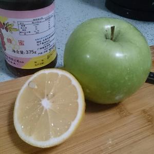 蜂蜜柠檬青苹果汁的做法 步骤1