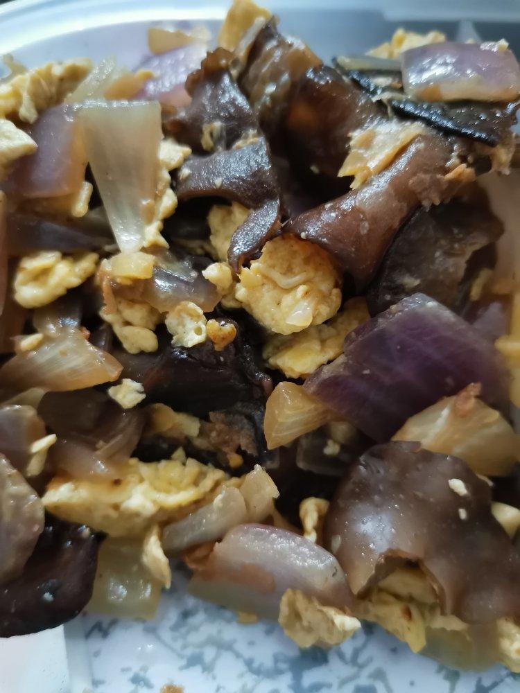 洋葱木耳鸡蛋炒肉