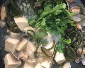 豆腐花甲海带汤～（超级适合减肥刷脂哟）的做法 步骤6