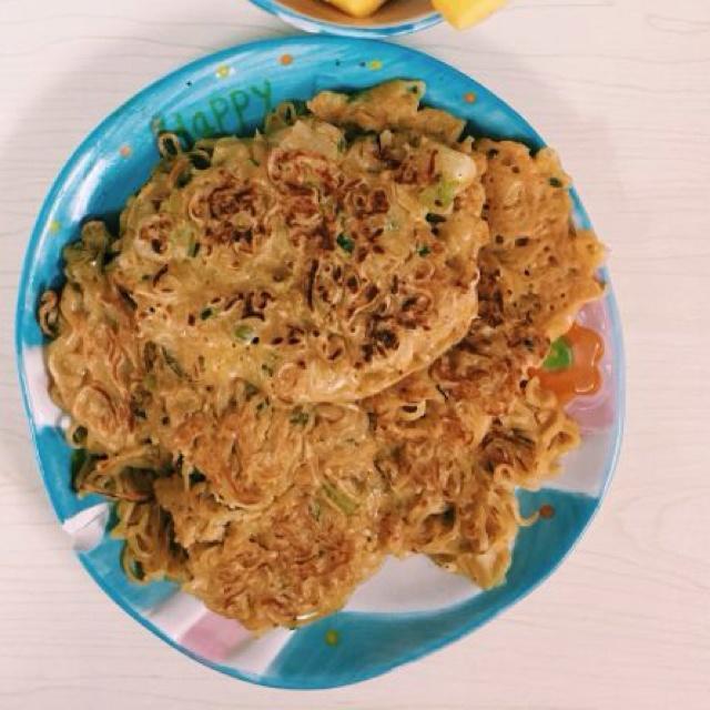 泡面鸡蛋饼的做法