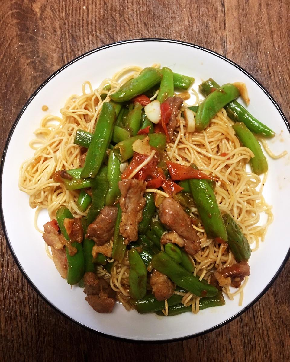 这是一个离奇的梦做的番茄豆角焖面(熟悉的味道)