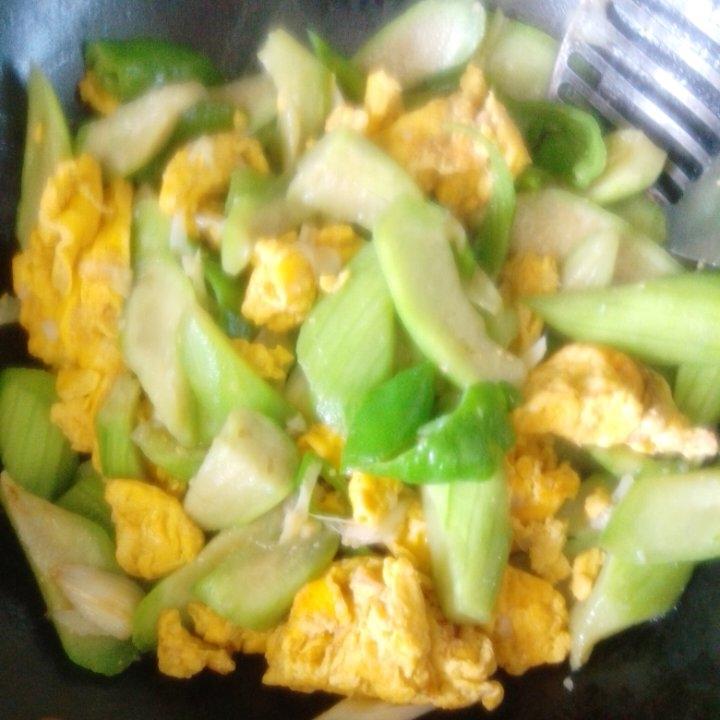 怎样才能炒出清爽又甘甜可口的丝瓜炒蛋🤔