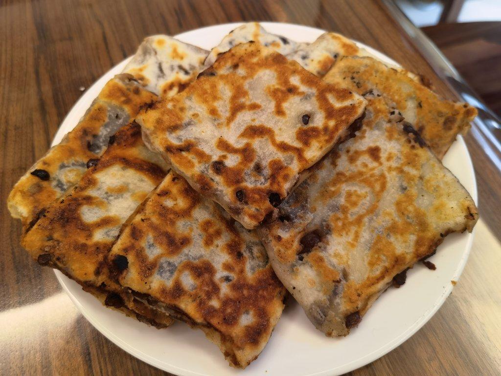 用自制的蜜红豆做的红豆饼