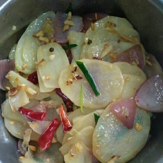边吃边流泪的「孜然土豆片」