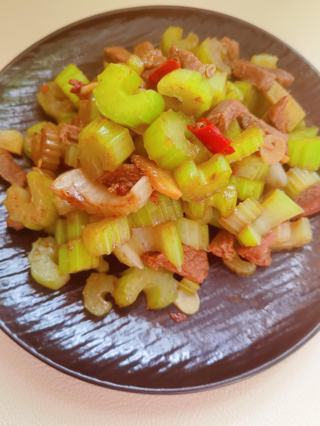 超下饭的芹菜炒牛肉