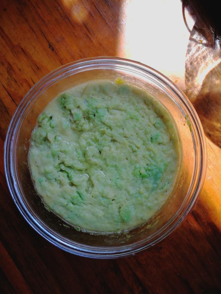 宝宝辅食.牛油果蒸蛋的做法