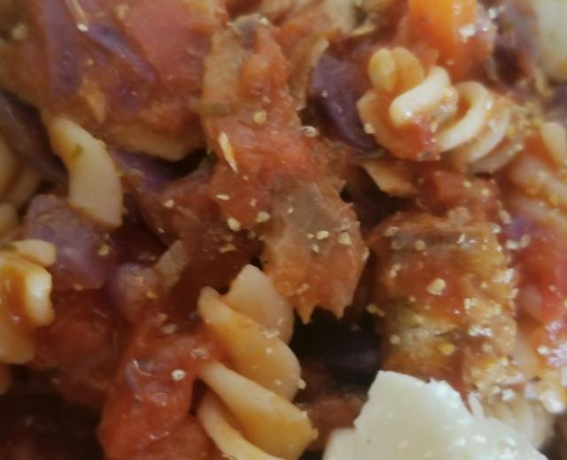 茄汁吞拿沙丁鱼意面的做法