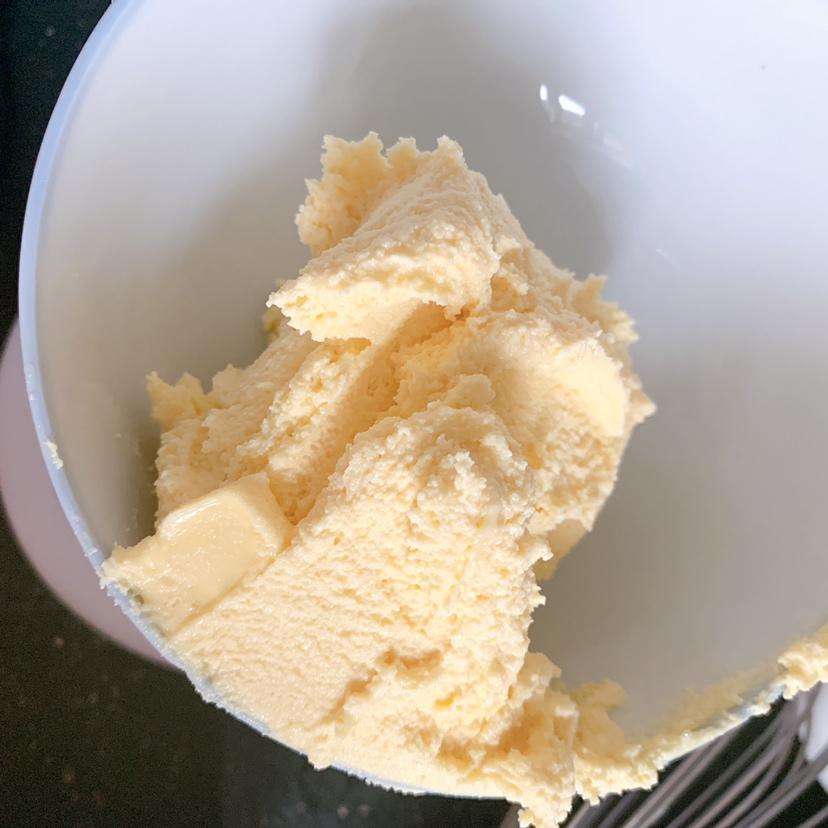 吃一点，没关系！红豆奶酥面包太好吃了吧！