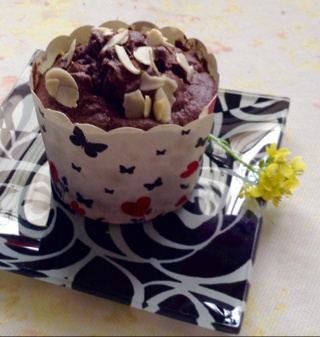 超润巧克力纸杯蛋糕（非常适合裱花、盖糖皮的cupcake方子）