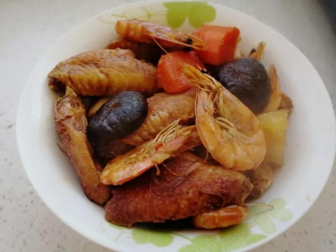 啤酒鲜虾鸡翅煲